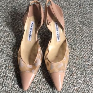 Manolo Blahnik NUDE pointed toe w/kitten heel!!💕💕💕